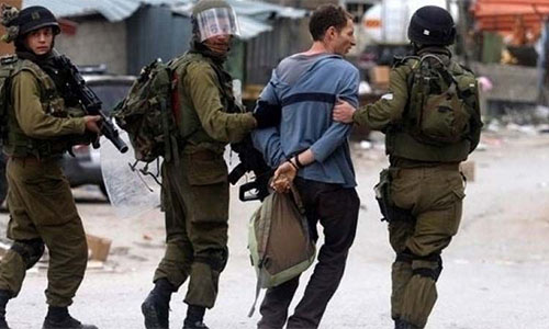 un palestino arrestado por las fuerzas de la ocupación israelí Fuerzas de la ocupación israelí matan a tres palestinos y detienen a más de cincuenta